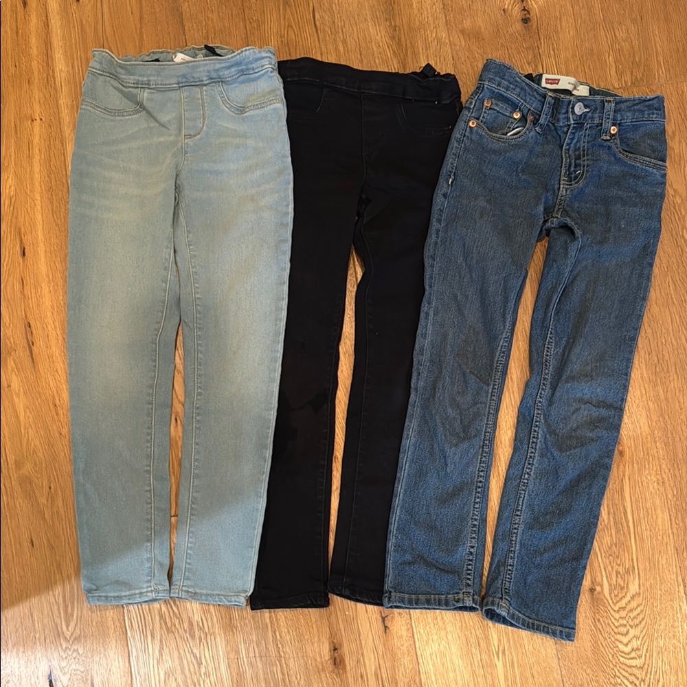 Set of Three Levi’s girls Jeans (size 8) in Blue and Black
